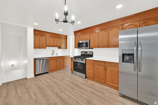 31 W GORDON AVE, Layton, UT 84041