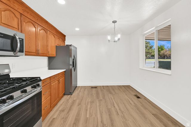 31 W GORDON AVE, Layton, UT 84041