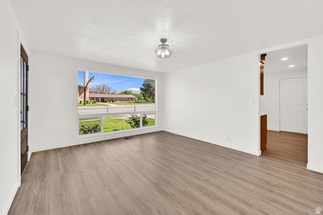 31 W GORDON AVE, Layton, UT 84041