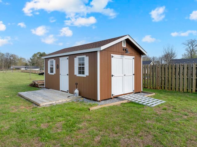 2058 Halls Mill Rd, Unionville, TN 37180