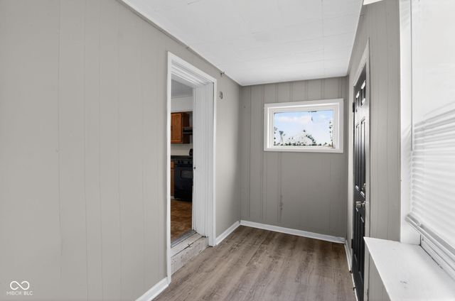 155 S 6th Avenue, Beech Grove, IN 46107