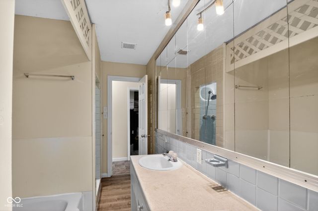 155 S 6th Avenue, Beech Grove, IN 46107