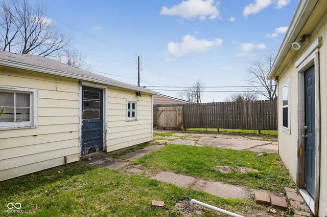 155 S 6th Avenue, Beech Grove, IN 46107