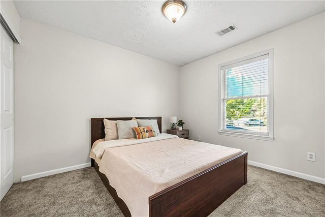 302 Oak Leaf Place, Acworth, GA 30102