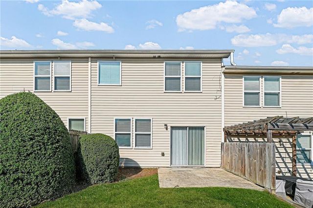 302 Oak Leaf Place, Acworth, GA 30102