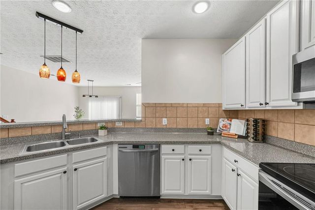 302 Oak Leaf Place, Acworth, GA 30102