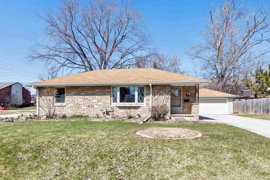 114 W WILSON AVENUE, Appleton, WI 54915