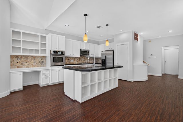 9813 Marlink, Houston, TX 77025
