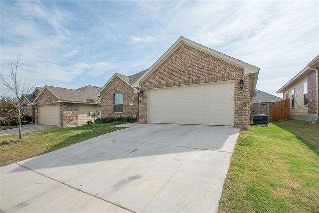 733 Poncho Lane, Fort Worth, TX 76052