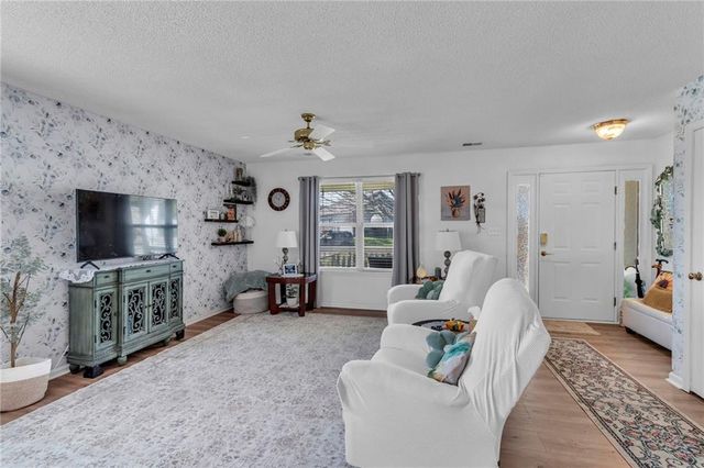 19624 E 7th Street Court N, Independence, MO 64056