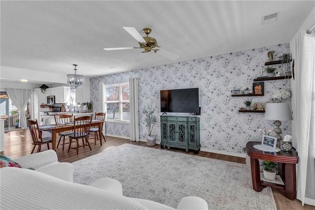 19624 E 7th Street Court N, Independence, MO 64056