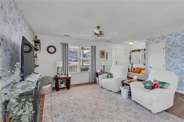 19624 E 7th Street Court N, Independence, MO 64056