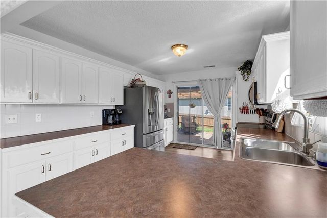 19624 E 7th Street Court N, Independence, MO 64056