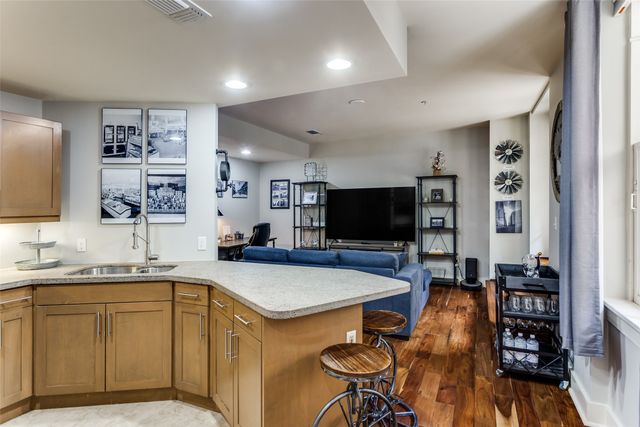 411 W 7th Street 203, Fort Worth, TX 76102