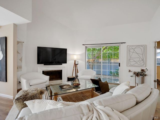 125 Valley Club Cir, Napa, CA 94558