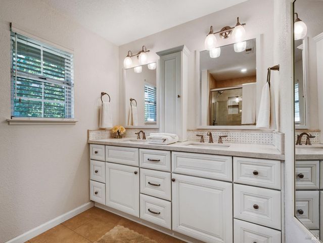 125 Valley Club Cir, Napa, CA 94558