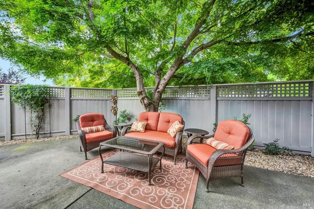 125 Valley Club Cir, Napa, CA 94558