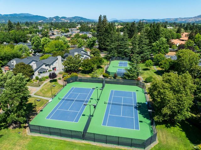 125 Valley Club Cir, Napa, CA 94558