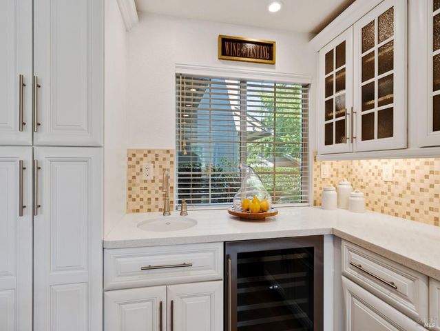 125 Valley Club Cir, Napa, CA 94558