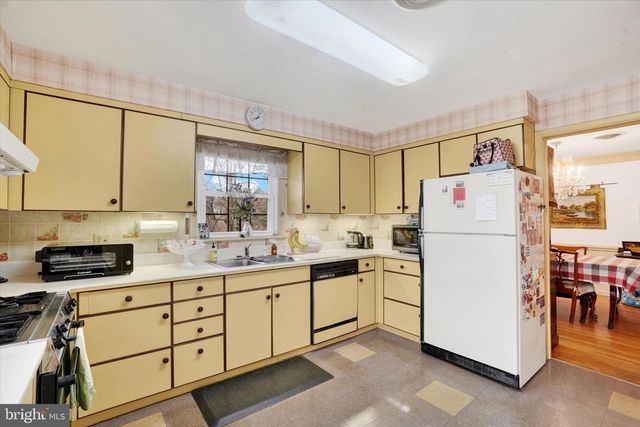 1636 CRESTLYN RD, York, PA 17403