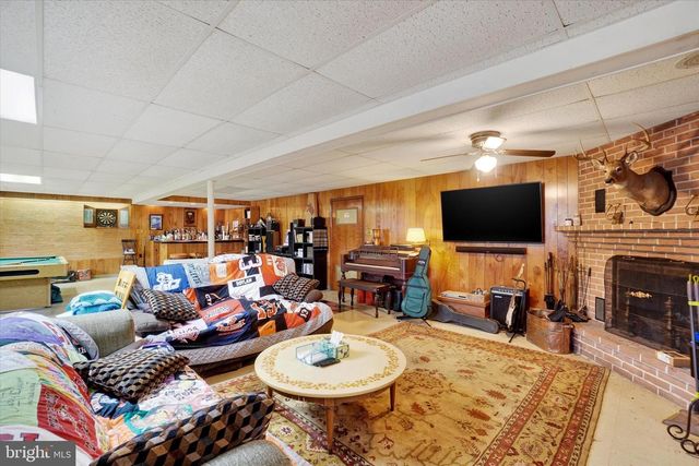 1636 CRESTLYN RD, York, PA 17403