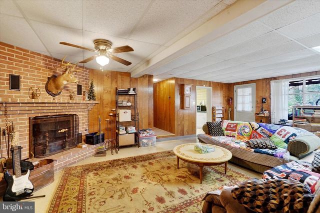 1636 CRESTLYN RD, York, PA 17403