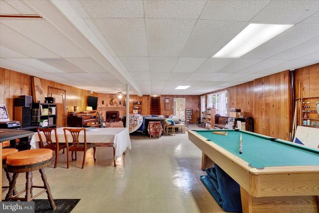 1636 CRESTLYN RD, York, PA 17403