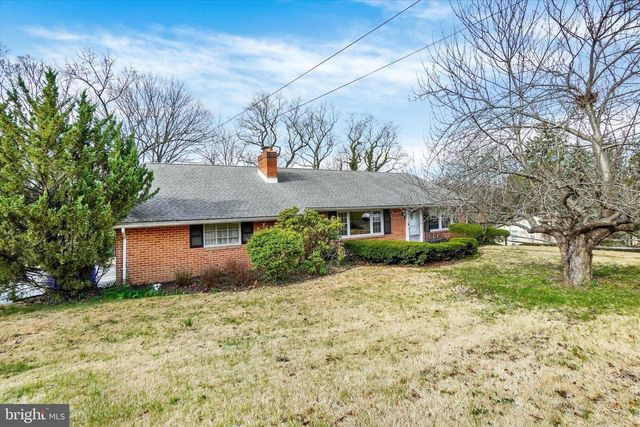 1636 CRESTLYN RD, York, PA 17403