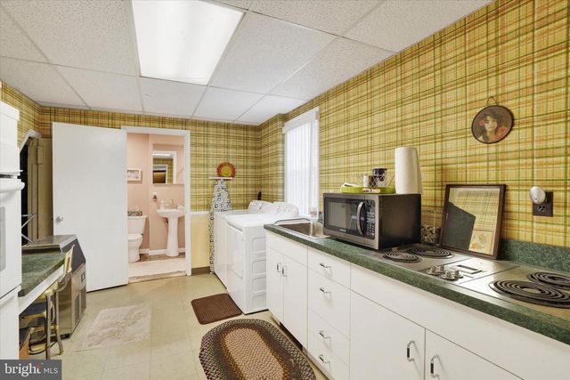 1636 CRESTLYN RD, York, PA 17403