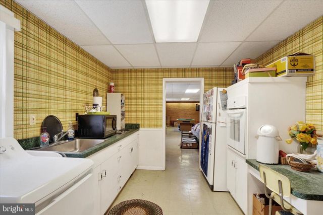 1636 CRESTLYN RD, York, PA 17403