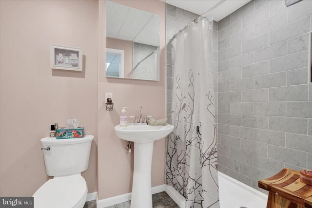 1636 CRESTLYN RD, York, PA 17403