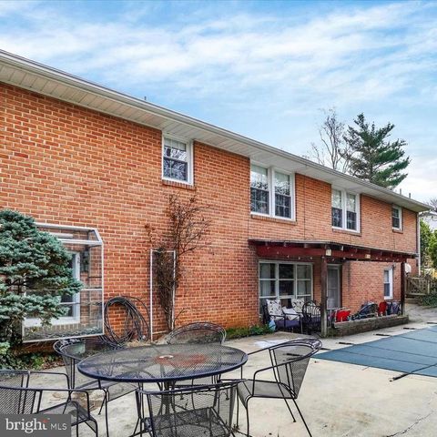 1636 CRESTLYN RD, York, PA 17403