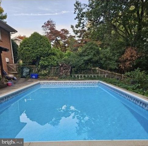 1636 CRESTLYN RD, York, PA 17403