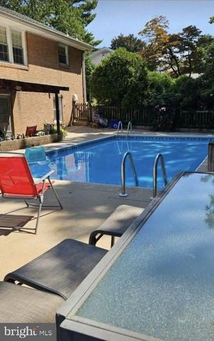 1636 CRESTLYN RD, York, PA 17403