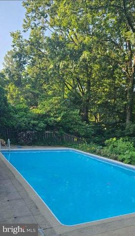 1636 CRESTLYN RD, York, PA 17403