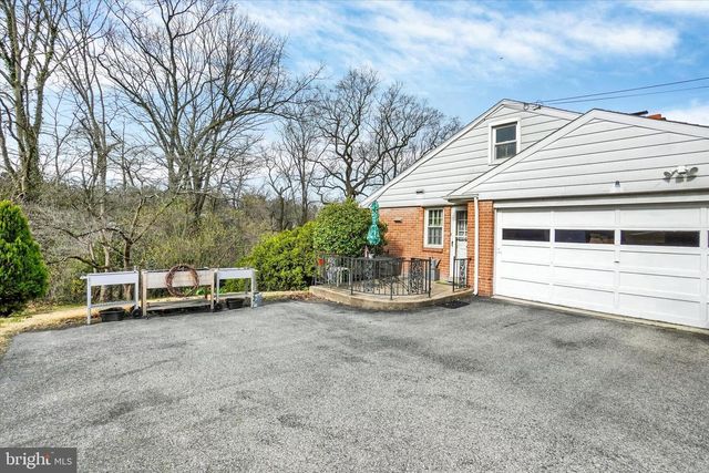 1636 CRESTLYN RD, York, PA 17403