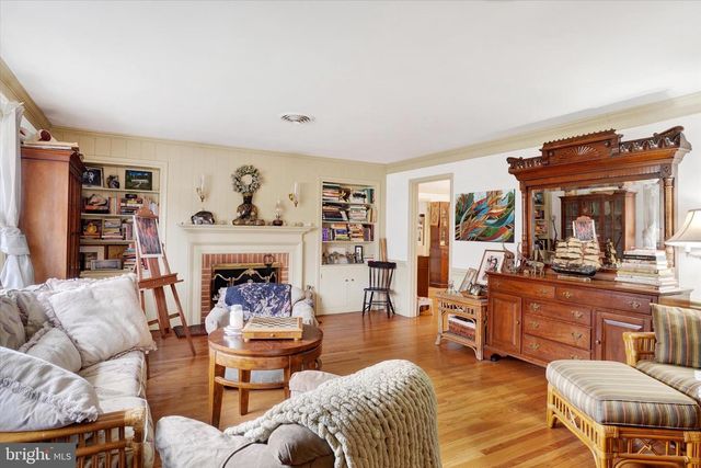 1636 CRESTLYN RD, York, PA 17403