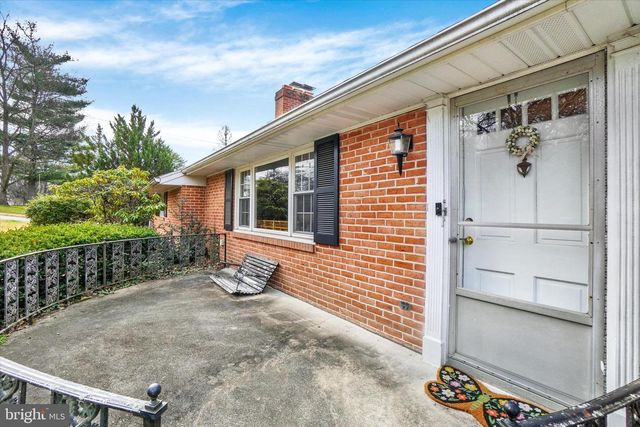 1636 CRESTLYN RD, York, PA 17403