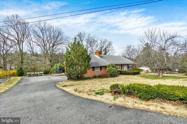 1636 CRESTLYN RD, York, PA 17403