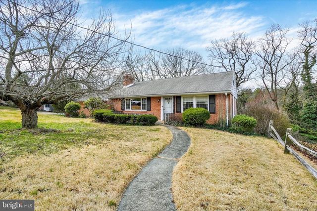 1636 CRESTLYN RD, York, PA 17403