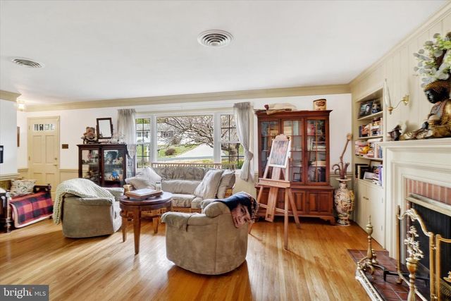 1636 CRESTLYN RD, York, PA 17403