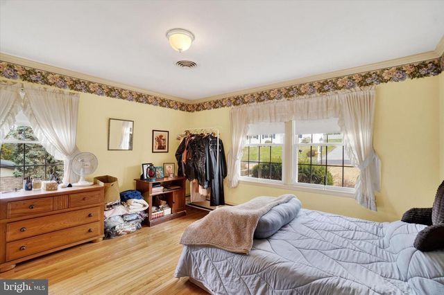 1636 CRESTLYN RD, York, PA 17403