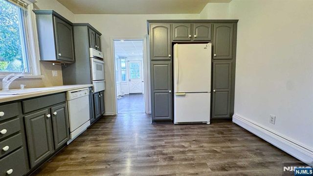 32 Leary Avenue, Bloomingdale, NJ 07403