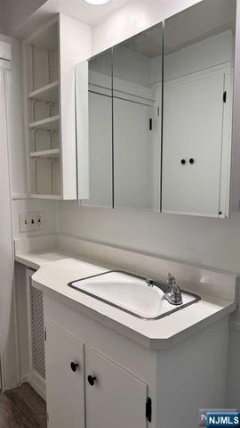 32 Leary Avenue, Bloomingdale, NJ 07403