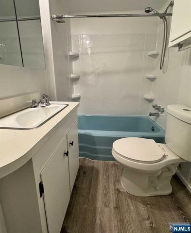 32 Leary Avenue, Bloomingdale, NJ 07403