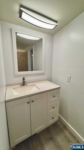 32 Leary Avenue, Bloomingdale, NJ 07403