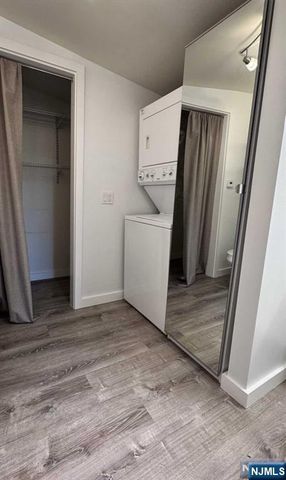 32 Leary Avenue, Bloomingdale, NJ 07403