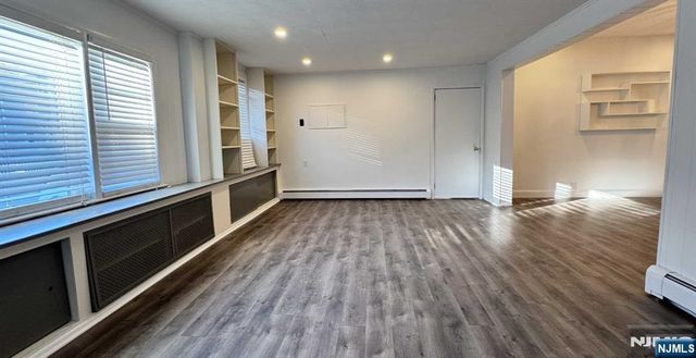 32 Leary Avenue, Bloomingdale, NJ 07403