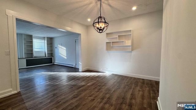 32 Leary Avenue, Bloomingdale, NJ 07403