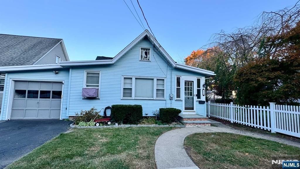 32 Leary Avenue, Bloomingdale, NJ 07403